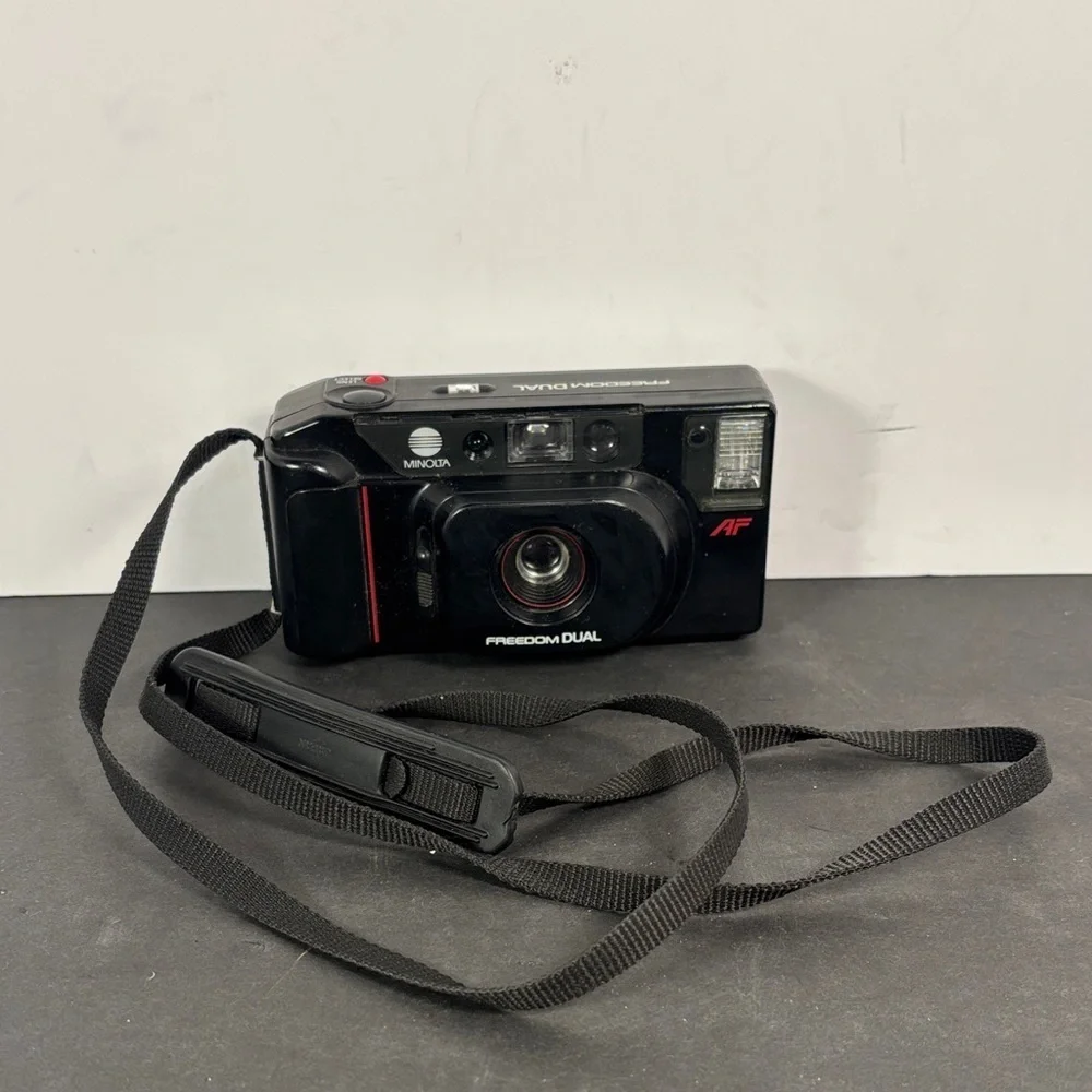 Minolta Freedom Dual AF 35mm Film Camera Cloudy Viewfinder